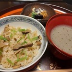 菊乃井 - 松茸御飯　三つ葉、すり流し