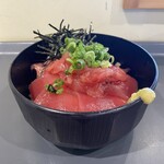 市場ごはん しげ - 鮪問屋のまかない丼(生鮪丼)