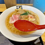 超純水採麺 天国屋 - 自慢の濃厚な昆布水に、佐々木店主の大好きな昔ながらの塩味ガッツリの酸っぱい梅干しを使った「梅昆布水」