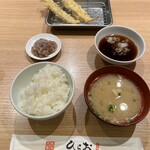 Tempura Hirao - 天ぷらセットについてくるご飯、お味噌汁、天つゆ、そして名物の「イカの塩辛」✩.*˚