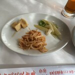 大鴻運天天酒楼 - 前菜 : もやし、ネギ、沢庵