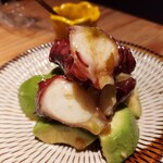 Kusiage Tonikomi Urasutando - タコとアボカドのサラダ