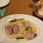 ペッシェドーロ - カモとニンニク芽のペペロンチーノだが、鴨肉は真空パックスライスした感だけどアルデンテで1,100円！文句言うたらアカンのよ(*´ω`*)