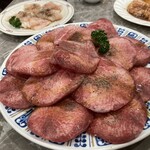 プルコギ苑 花野 - 特上タン塩(2人前…網換後のおかわり(^^))、脂の甘さを味わえる塩ホルモン