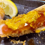 キセキ食堂 - 定番のとんかつソース+からしも最高