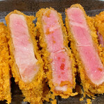 キセキ食堂 - 低温調理されたカツはしっとりと柔らかい