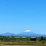 キセキ食堂 上尾店 - 荒川土手から望む富士山