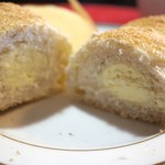 ゆきのパン屋 - コルネの中はパッションフルーツの酸味クリーム