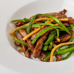 Stir-fried beef fillet, green pepper, and bamboo shoots with soy sauce