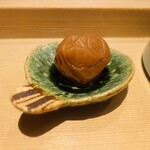 鮨処 有馬 - 箸休め　梅干し