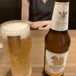 Kuntepu - 左がシンハー生ビール、右がシンハー瓶ビール