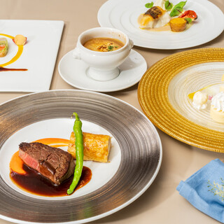 コース料理が充実◎クルージングを楽しみながらフレンチに舌鼓♪