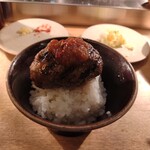 挽肉と米 - ハンバーグ３個目には渋谷店限定味噌ダレ＆辛味スパイスで。もちろん飯も3杯目（笑）