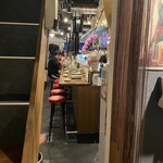 くわはた - カウンター席をながめる