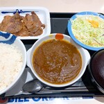 松屋 - ビーフカレー盛合せカルビ焼肉定食 980円