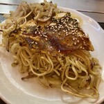 Hiroshima Okonomiyaki Dokkoi - 小皿に取って頂きます！