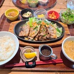 CAFEオヤジ - 鉄板豚バラ定食(1350円)