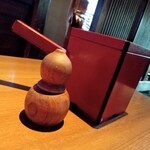 蕎楽 たか木 - 蕎麦湯と七味入れ