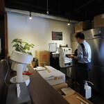 NIBOSHI MANIA - 店内券売機付近