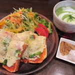 ティーカフェ - ピザ風トーストのプレートセット　960円