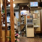 Koumi - 店内奥より入口側を眺める