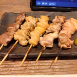 丸吉酒場 - 炭火串焼き 本日のお任せ五本盛り