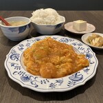中国東北料理　美食村 - エビと玉子のチリソース（880円）