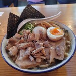 ケンチャンラーメン - 中華そば小盛り、濃い口、油普通、煮卵くん、細切れチャーシュー、身入り、￥1000