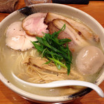 臥龍 - 肉麺大盛り　1,400円