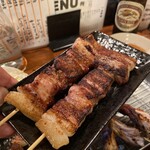 焼鳥 八朔 - 人気の豚バラ　めっちゃ分厚くて脂がじゅわー！