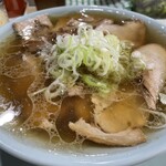 新宿小滝橋 クマちゃんラーメン - 中華そば　かなーり塩っぱい！！チャーシュー旨し！