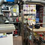 永和豆漿 - お店はそう大きなお店ではありませんが朝早くから現地の若い方々で賑わってました。