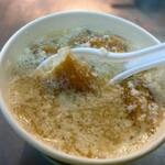 永和豆漿 - 台湾を代表する豆乳に揚げパンの入った朝食、中に小さく凝集したおぼろ豆腐も入ってましたよ。