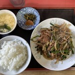 鳳飯店 - 結構なボリューム。