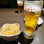 地鶏 土鍋ご飯 あし火 - 生ビール(¥490)とお通し