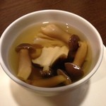 ほうば - 鮑と茸のスープ