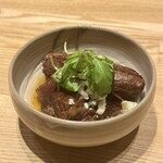 #にくといえばまつだ - 和牛の角煮ブルーチーズ乗せ