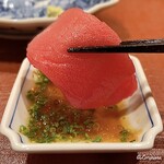 御料理 寺沢 - メバチ鮪の中トロをチリ酢とともに