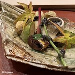 御料理 寺沢 - 焼栗､アボガド味噌漬､秋刀魚甘露煮､銀鱈西京味噌漬､茸と蟒蛇草の天ぷら､眞子鰈の縁側のキャビア和えに鮑の柔らか煮