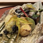 御料理 寺沢 - 焼栗､アボガド味噌漬､秋刀魚甘露煮､銀鱈西京味噌漬､茸と蟒蛇草の天ぷら､眞子鰈の縁側のキャビア和えに鮑の柔らか煮
