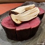 御料理 寺沢 - 鹿肉のフィレ肉の備長炭焼に焼松茸