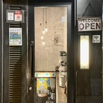 クラフト ワークス - 店は地下なので外から何も見えないのが却って面白い