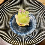 酒亭 田中 - お通し2 晴王という岡山県産のシャインマスカットととよみつひめという福岡県産の無花果の白和え　きれい過ぎて手をつけるのが憚られますｗ