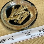 鮒兼 - お待ちかねの骨煎餅　これが食べたくてビール注文するようなもんですｗ