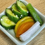 鮒兼 - お新香は鰻重にもつきますがビールを頼むと出してくれます