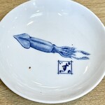 鮒兼 - 骨煎餅食べちゃったのでビールお代わり　烏賊の小皿を鰻屋が使うんだねｗ