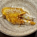 酒亭 田中 - 手羽唐揚げ　白胡麻とオニスラと一緒に味噌ダレで　田中さんは揚げもお見事です