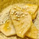 酒亭 田中 - 有機大根の醤油漬け　甘塩っぱい箸休めです