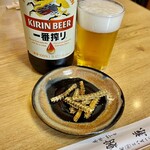 鮒兼 - 定番のビールと骨煎餅セット