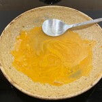 澤田 - 純米大吟醸 英勲 を注いで